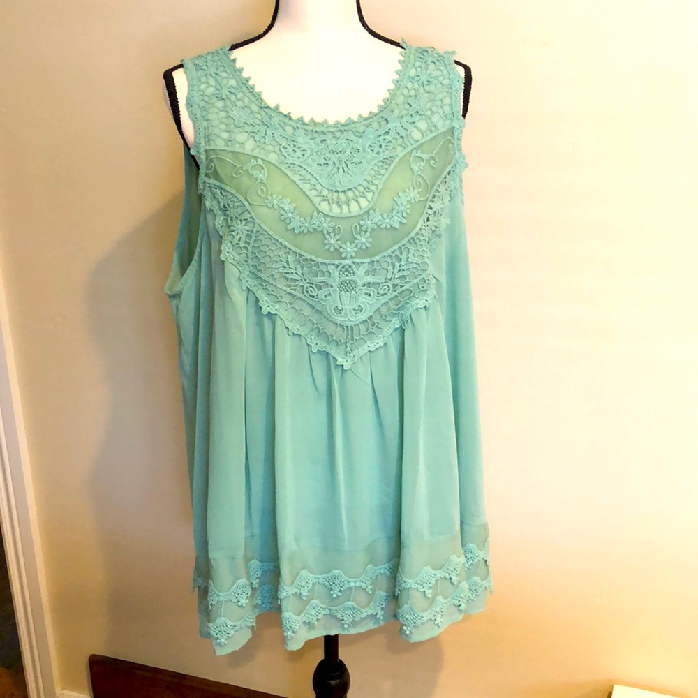 Women’s 1X sea foam green embroidered top New!